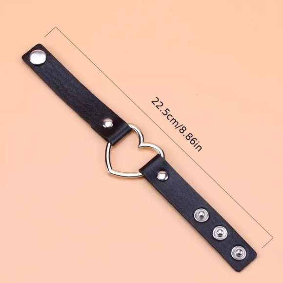 Cuff Bracelet pu Leather Heart Pink Punk Rivet Wrist Bangle Metal Goth Emo Rave - Picture 2 of 2